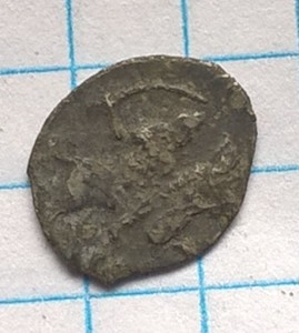 От этого изображения воина с копьем и название монеты.