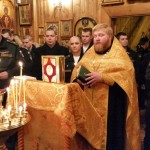 Настоятель отец Александр Зайцев совершает благодарственный молебен
