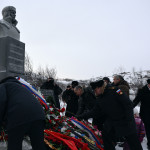 Участники митинга памяти возложили цветы и венки к братскому захоронению