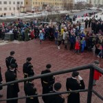 Траурное шествие к памятнику погибшим подводникам К-278 "Комсомолец"