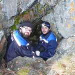 У входа в обнаруженную пещеру